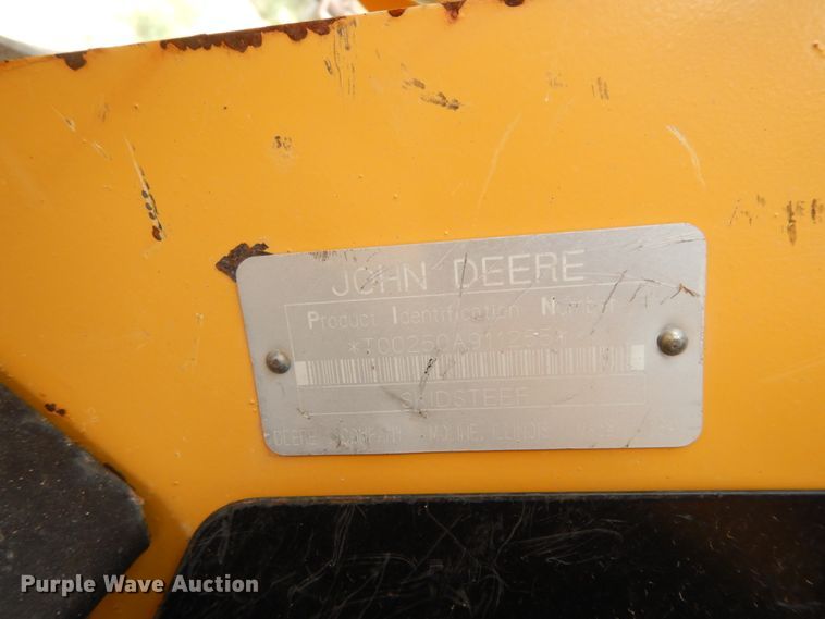image for item DC2151 2003 John Deere 250  skid steer loader