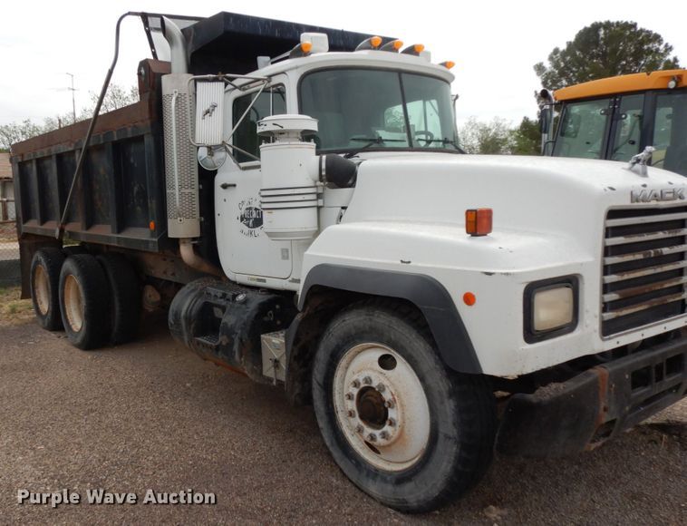 image for item DC2155 2001 Mack RD688S  dump truck