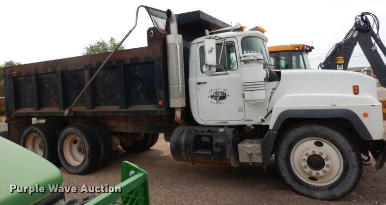 image for item DC2155 2001 Mack RD688S  dump truck