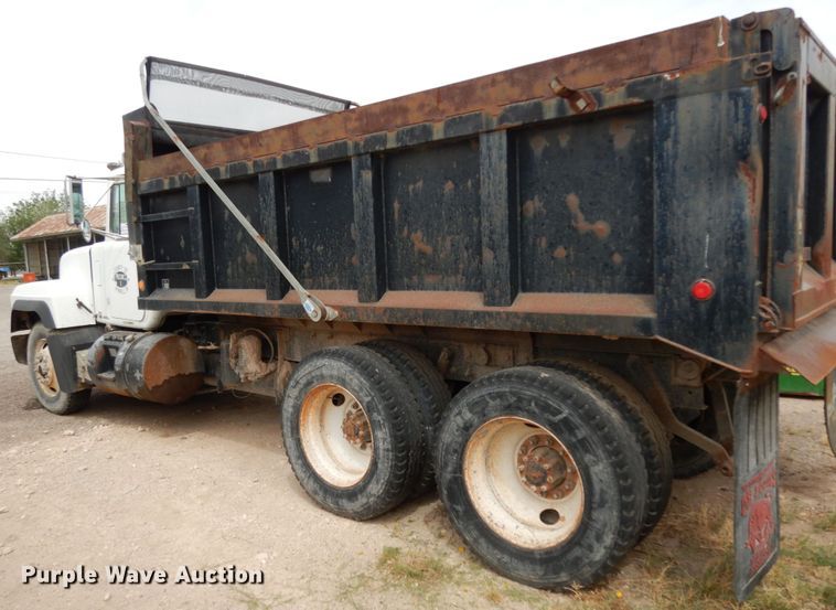 image for item DC2155 2001 Mack RD688S  dump truck