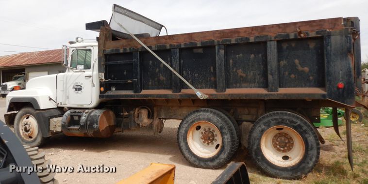 image for item DC2155 2001 Mack RD688S  dump truck