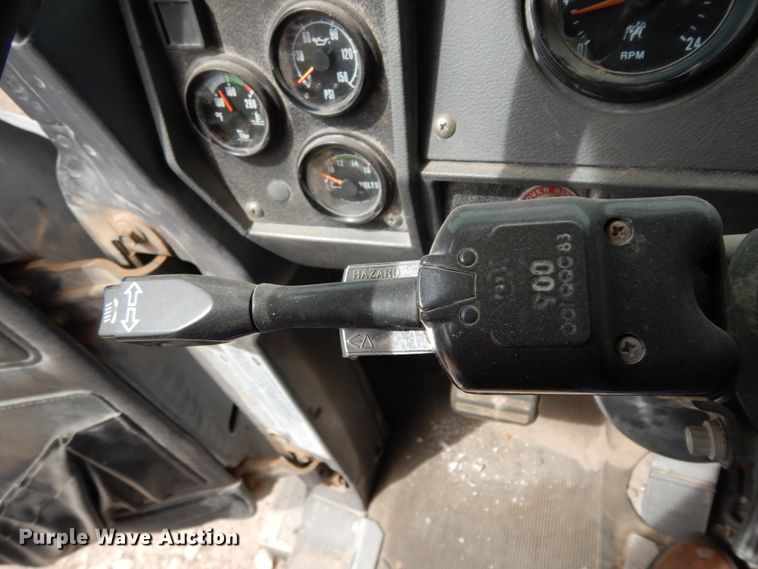 image for item DC2155 2001 Mack RD688S  dump truck