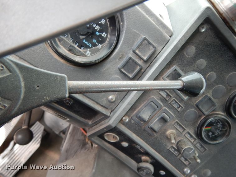 image for item DC2155 2001 Mack RD688S  dump truck