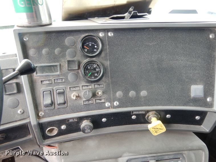 image for item DC2155 2001 Mack RD688S  dump truck