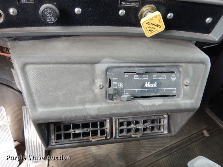 image for item DC2155 2001 Mack RD688S  dump truck