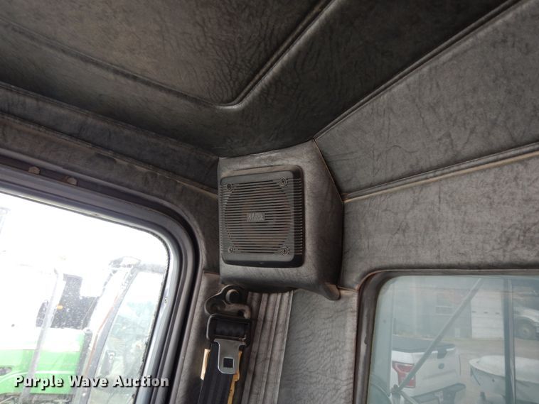 image for item DC2155 2001 Mack RD688S  dump truck