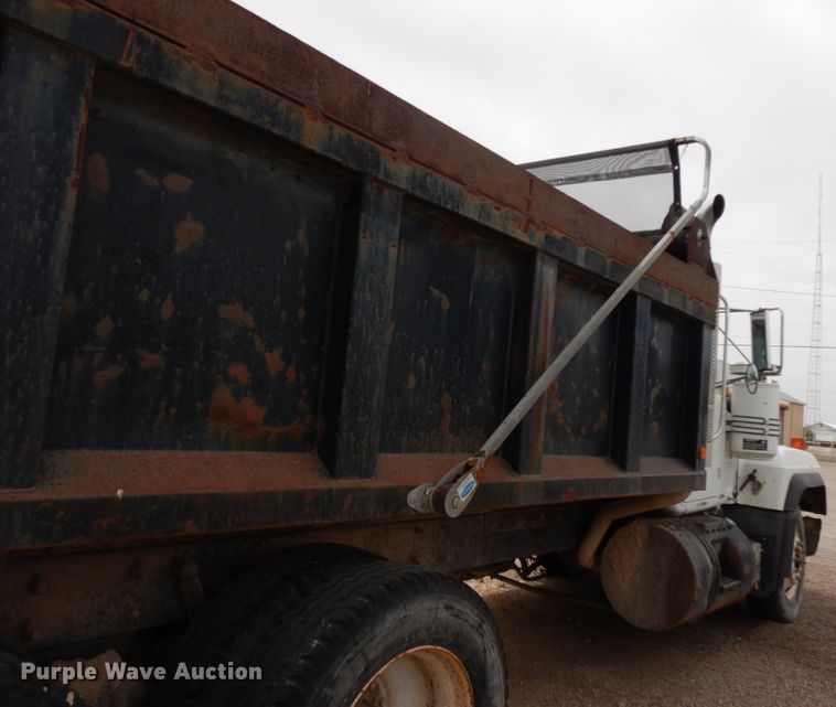 image for item DC2155 2001 Mack RD688S  dump truck