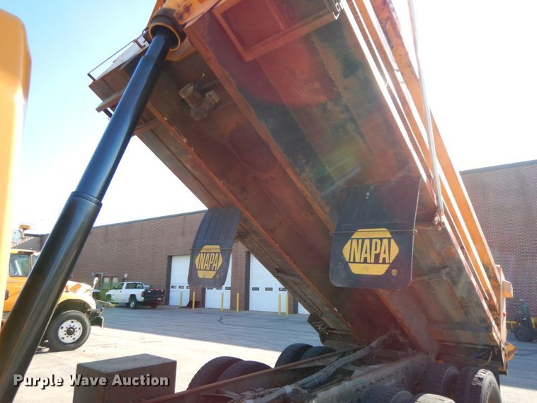 image for item DF6503 2006 International 7400  dump truck