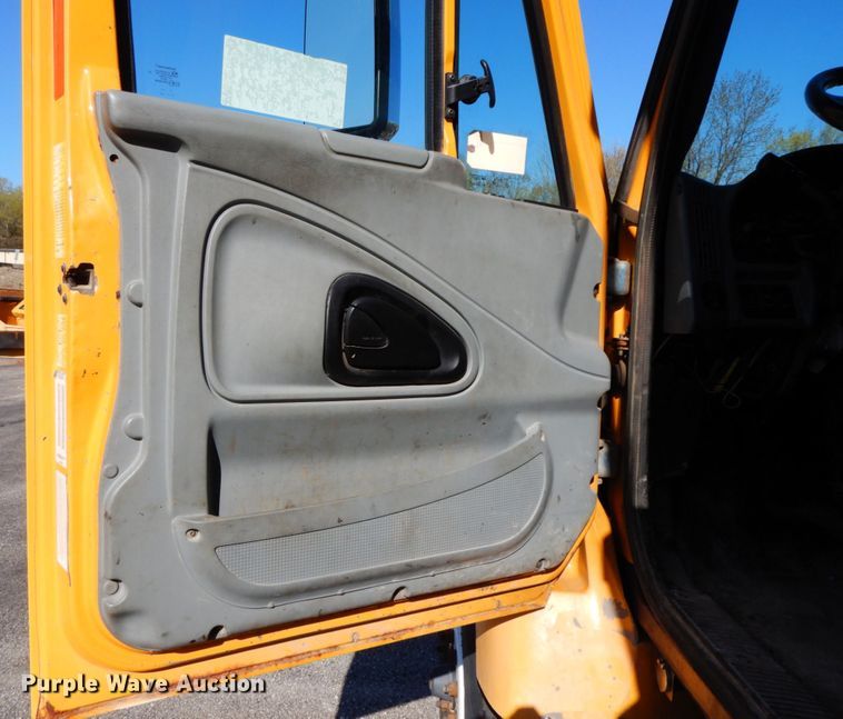 image for item DF6503 2006 International 7400  dump truck
