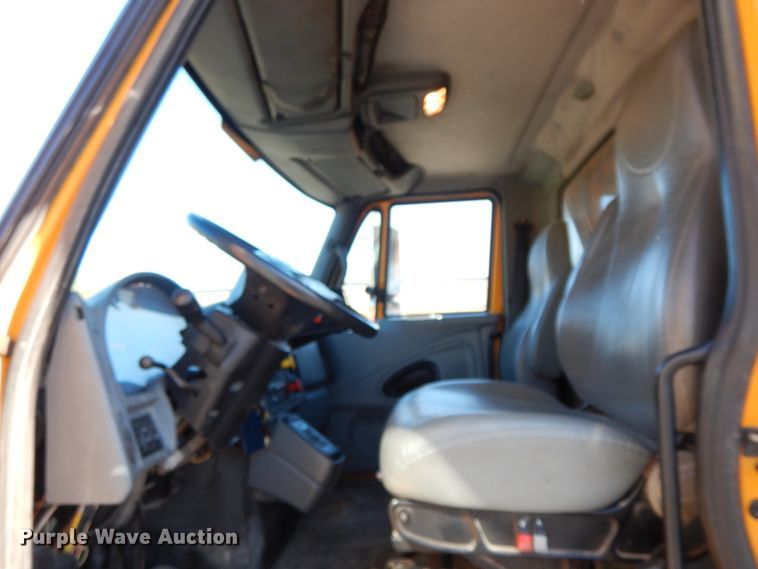 image for item DF6503 2006 International 7400  dump truck