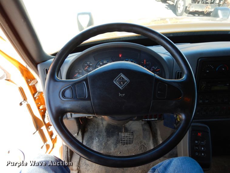 image for item DF6503 2006 International 7400  dump truck