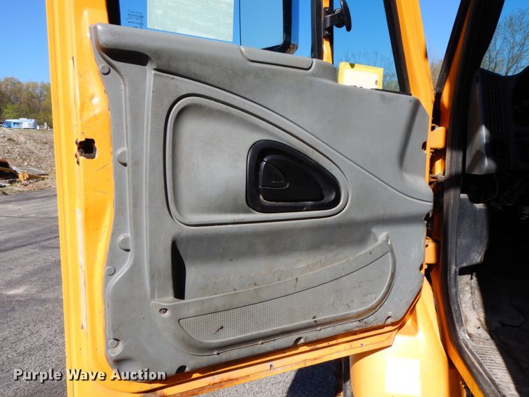 image for item DF6504 2006 International 7400  dump truck