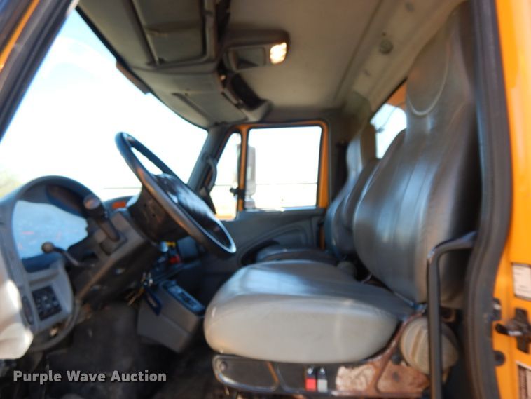 image for item DF6504 2006 International 7400  dump truck