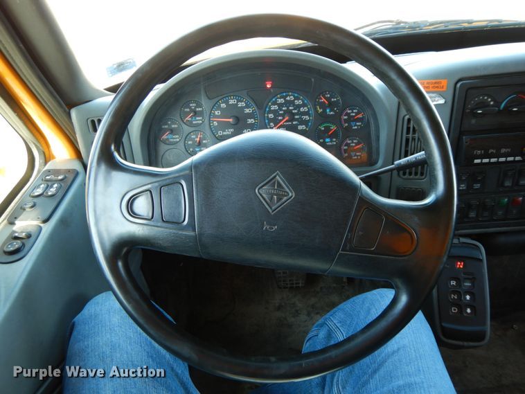 image for item DF6504 2006 International 7400  dump truck