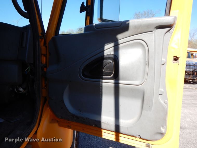 image for item DF6504 2006 International 7400  dump truck