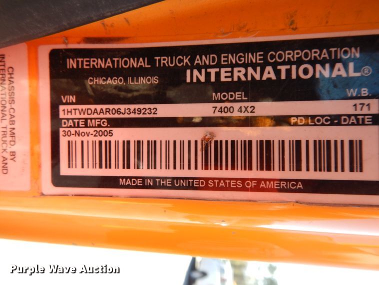 image for item DF6504 2006 International 7400  dump truck