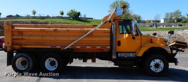 image for item DF6505 2007 International 7400  dump truck