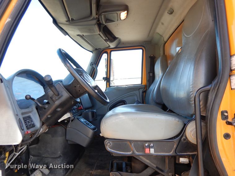 image for item DF6505 2007 International 7400  dump truck