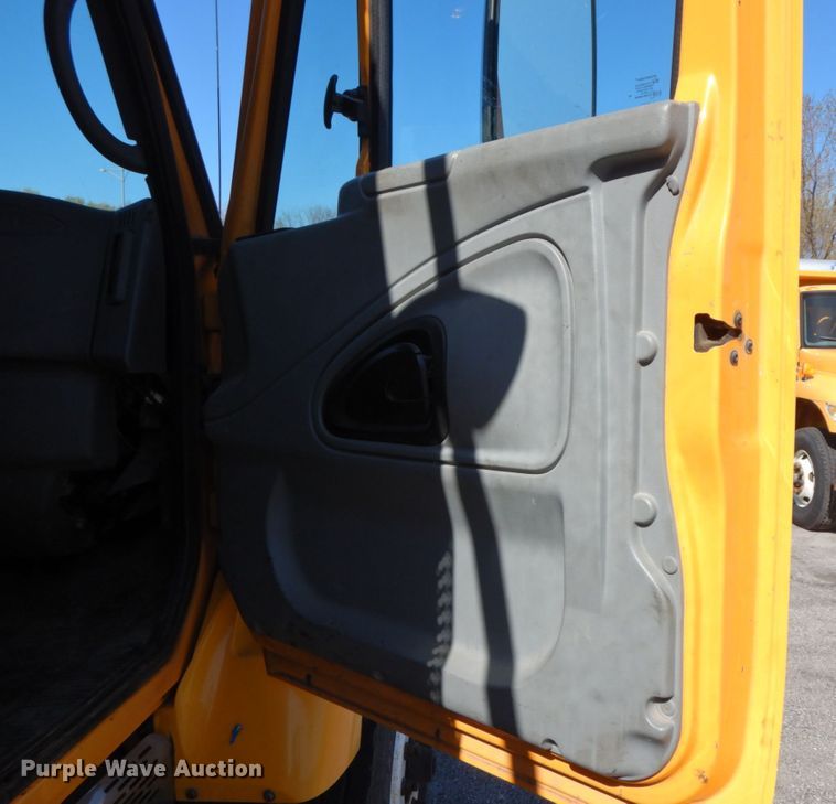 image for item DF6505 2007 International 7400  dump truck