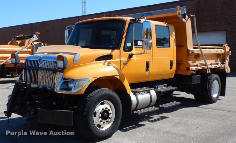 image for item DF6507 2005 International 7400  Crew Cab dump truck