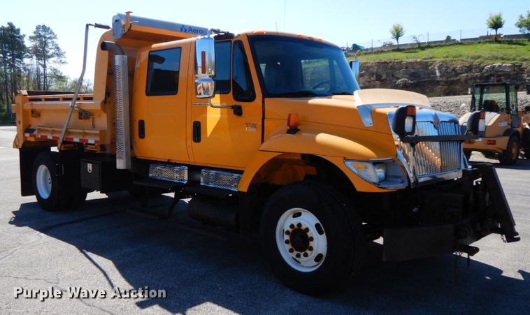 image for item DF6507 2005 International 7400  Crew Cab dump truck