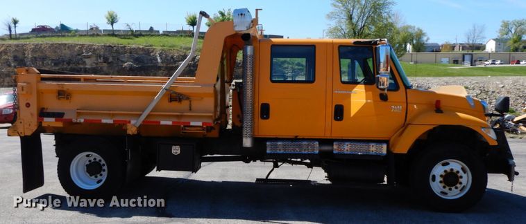 image for item DF6507 2005 International 7400  Crew Cab dump truck
