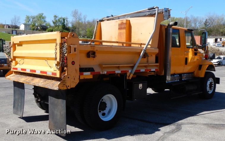 image for item DF6507 2005 International 7400  Crew Cab dump truck