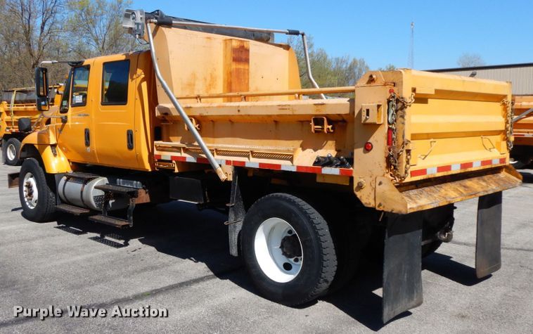 image for item DF6507 2005 International 7400  Crew Cab dump truck