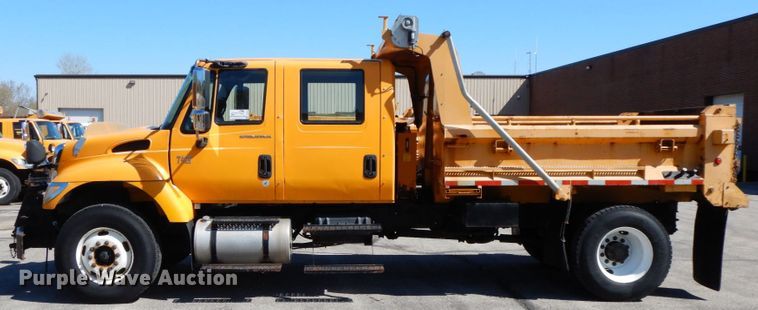 image for item DF6507 2005 International 7400  Crew Cab dump truck