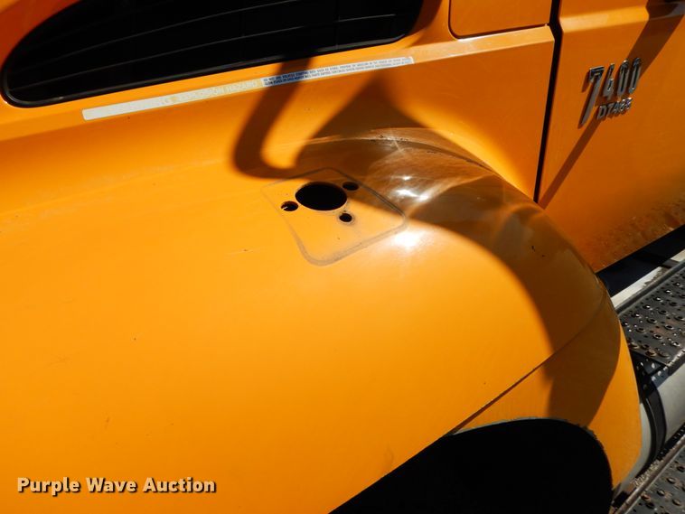 image for item DF6507 2005 International 7400  Crew Cab dump truck