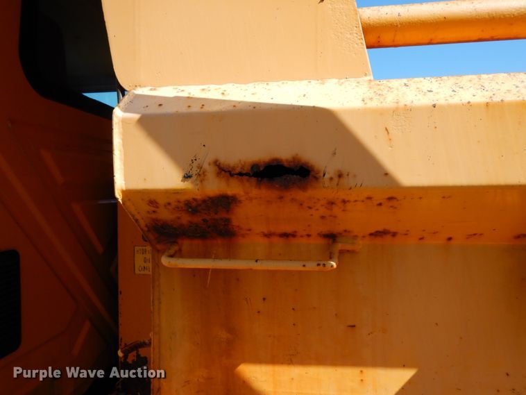 image for item DF6507 2005 International 7400  Crew Cab dump truck