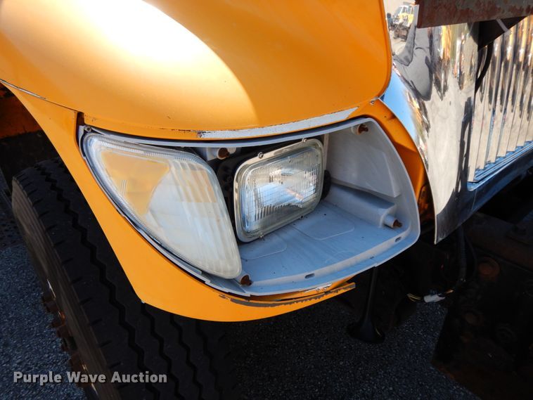 image for item DF6507 2005 International 7400  Crew Cab dump truck