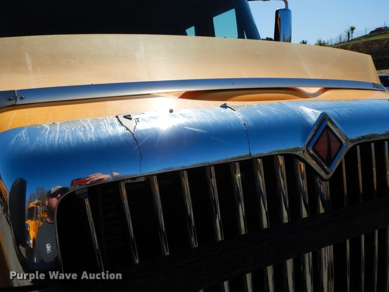 image for item DF6507 2005 International 7400  Crew Cab dump truck