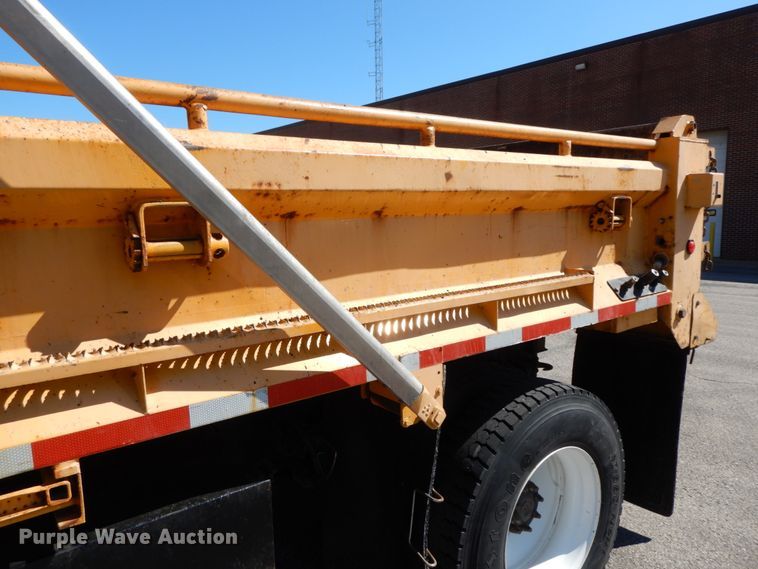 image for item DF6507 2005 International 7400  Crew Cab dump truck