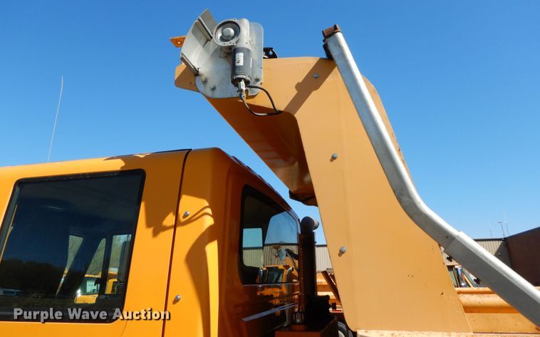 image for item DF6507 2005 International 7400  Crew Cab dump truck