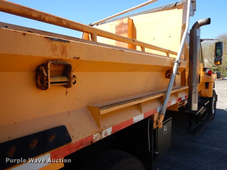 image for item DF6507 2005 International 7400  Crew Cab dump truck
