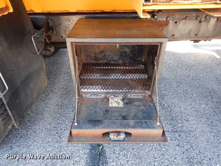 image for item DF6507 2005 International 7400  Crew Cab dump truck