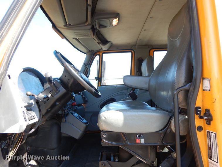 image for item DF6507 2005 International 7400  Crew Cab dump truck