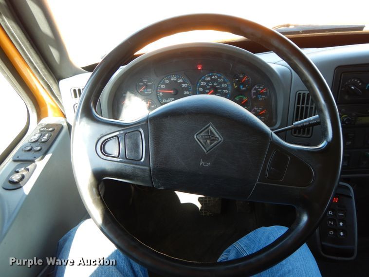 image for item DF6507 2005 International 7400  Crew Cab dump truck