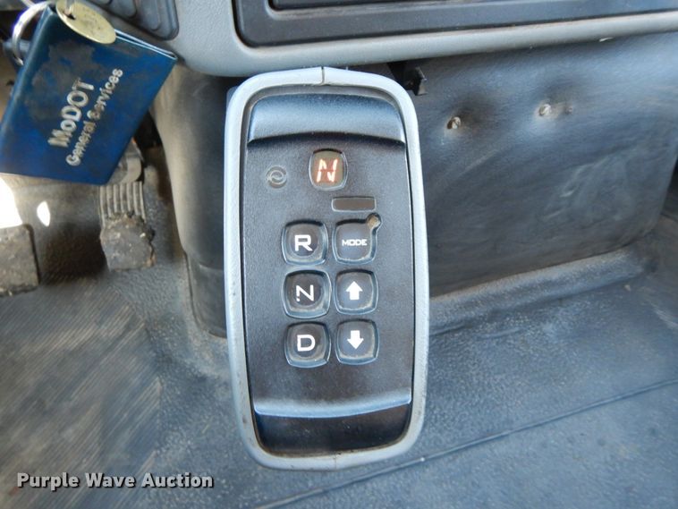 image for item DF6507 2005 International 7400  Crew Cab dump truck