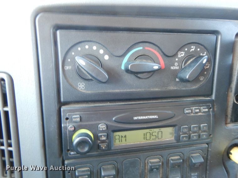 image for item DF6507 2005 International 7400  Crew Cab dump truck