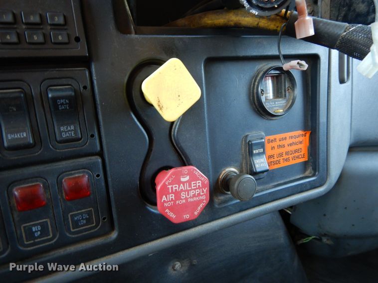 image for item DF6507 2005 International 7400  Crew Cab dump truck