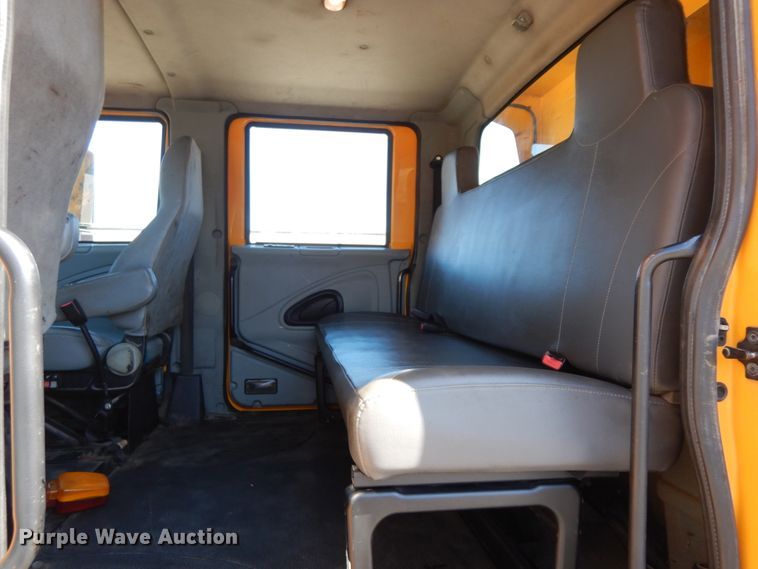 image for item DF6507 2005 International 7400  Crew Cab dump truck