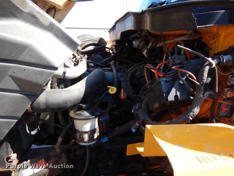 image for item DF6507 2005 International 7400  Crew Cab dump truck