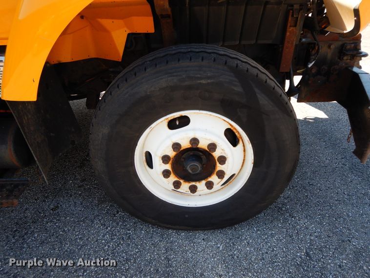 image for item DF6507 2005 International 7400  Crew Cab dump truck