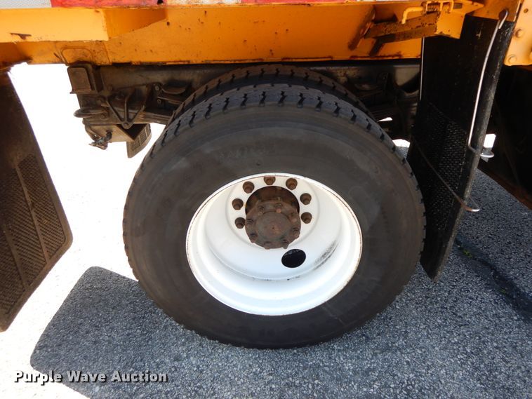 image for item DF6507 2005 International 7400  Crew Cab dump truck