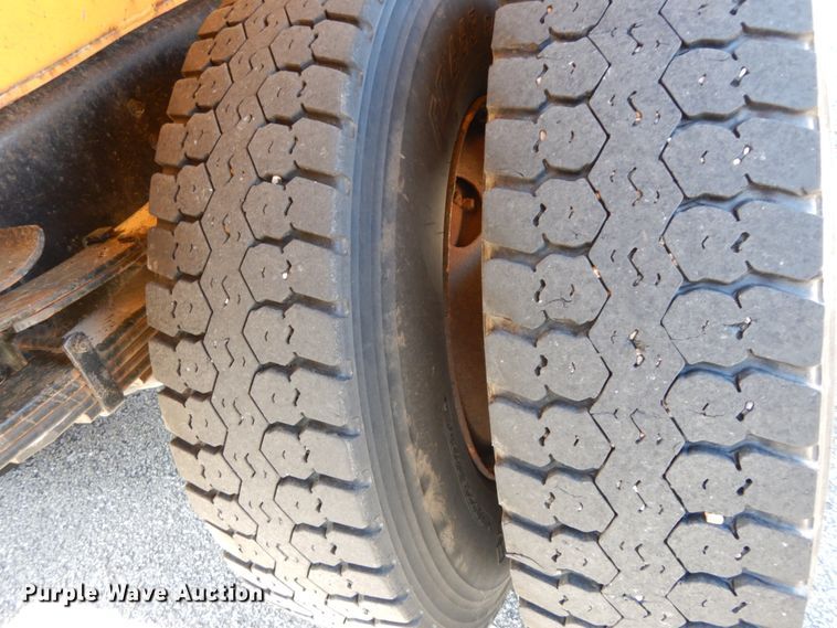 image for item DF6507 2005 International 7400  Crew Cab dump truck