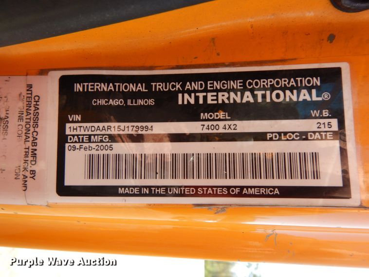 image for item DF6507 2005 International 7400  Crew Cab dump truck