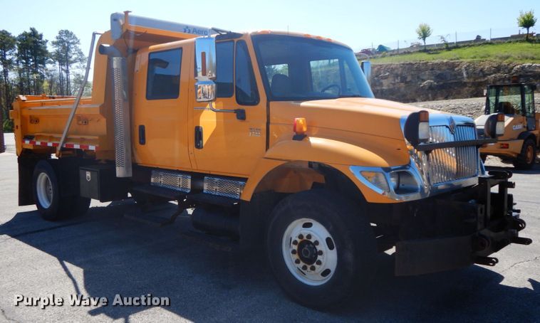 image for item DF6508 2005 International 7400  Crew Cab dump truck