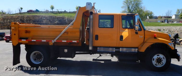 image for item DF6508 2005 International 7400  Crew Cab dump truck
